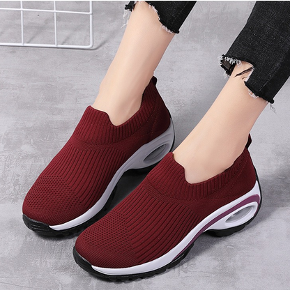 👟 Lépjen kényelemben és stílusban – Női platformos slip‑on tornacipő (légáteresztő háló, vastag talp) – Utánvétes 💨